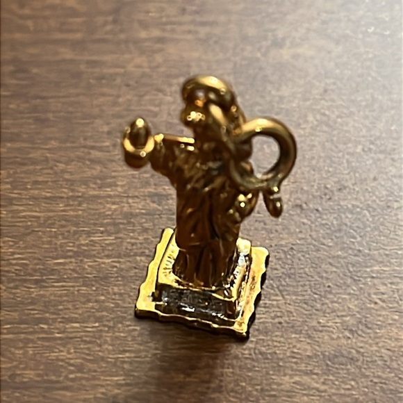 VICTORIA WIECK Beverly Hills Charm .925 Gold Sterling Silver STATUE OF LIBERTY - Picture 6 of 6